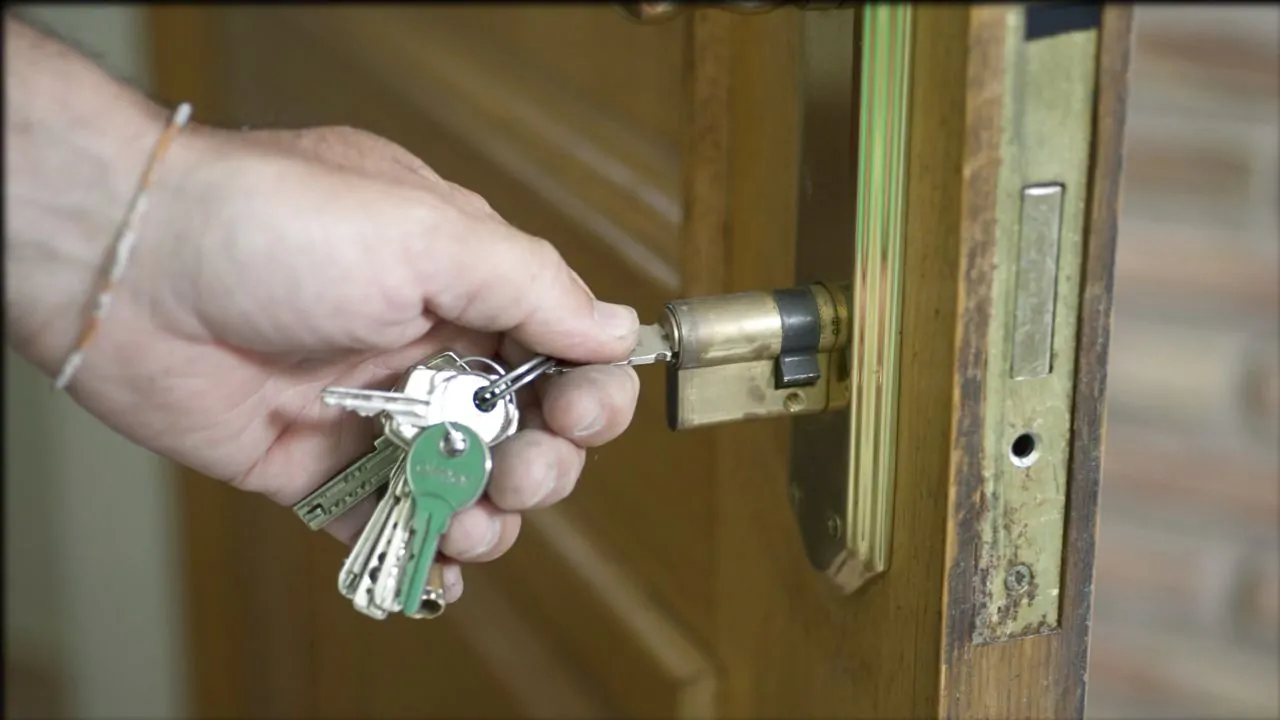 Que opciones de cerrajeria ofrecen apertura de puertas las 24 horas Sabadell - &iquest;Qu&eacute; opciones de cerrajer&iacute;a ofrecen apertura de puertas las 24 horas en Sabadell?